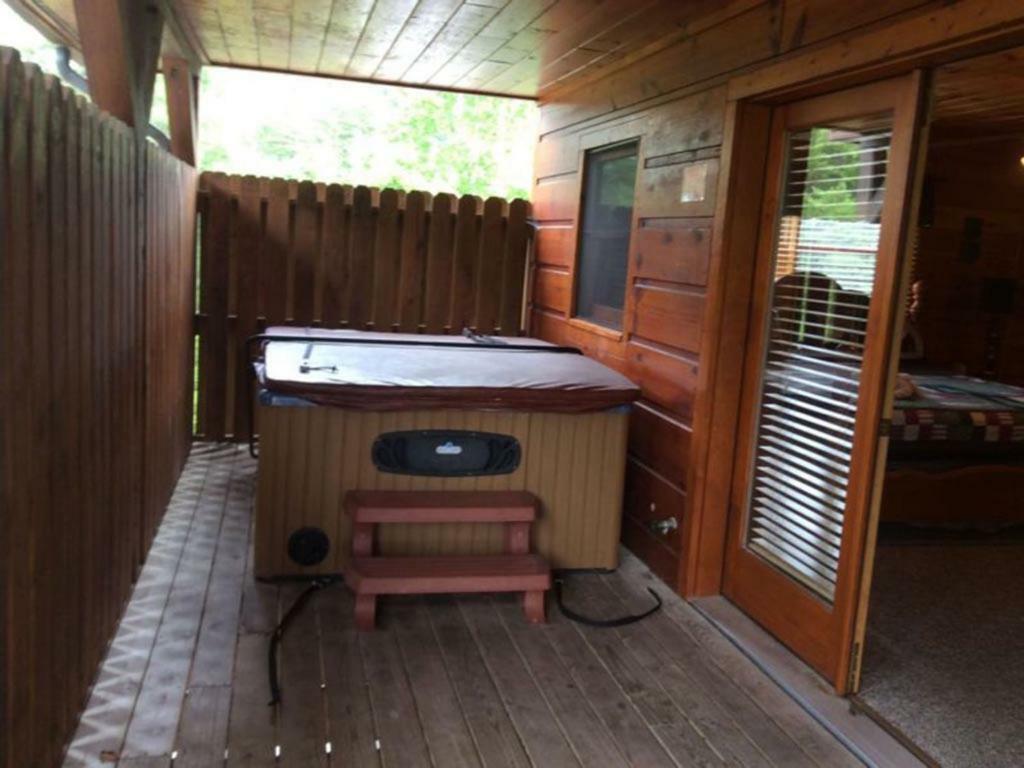 Spacious Party Hut Near Attractions McCookville Bagian luar foto